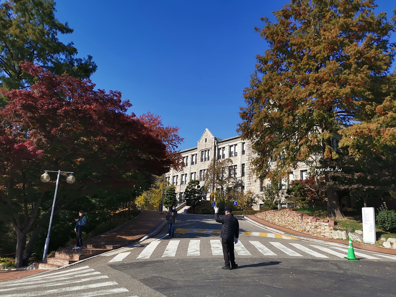 【首爾】梨花女子大學 韓國第一所女子大學百年學府,秋天賞楓行程推薦! @Maruko(丸子)與美食有個約會 【首爾】梨花女子大學 韓國第一所女子大學百年學府,秋天賞楓行程推薦! @Maruko(丸子)與美食有個約會
