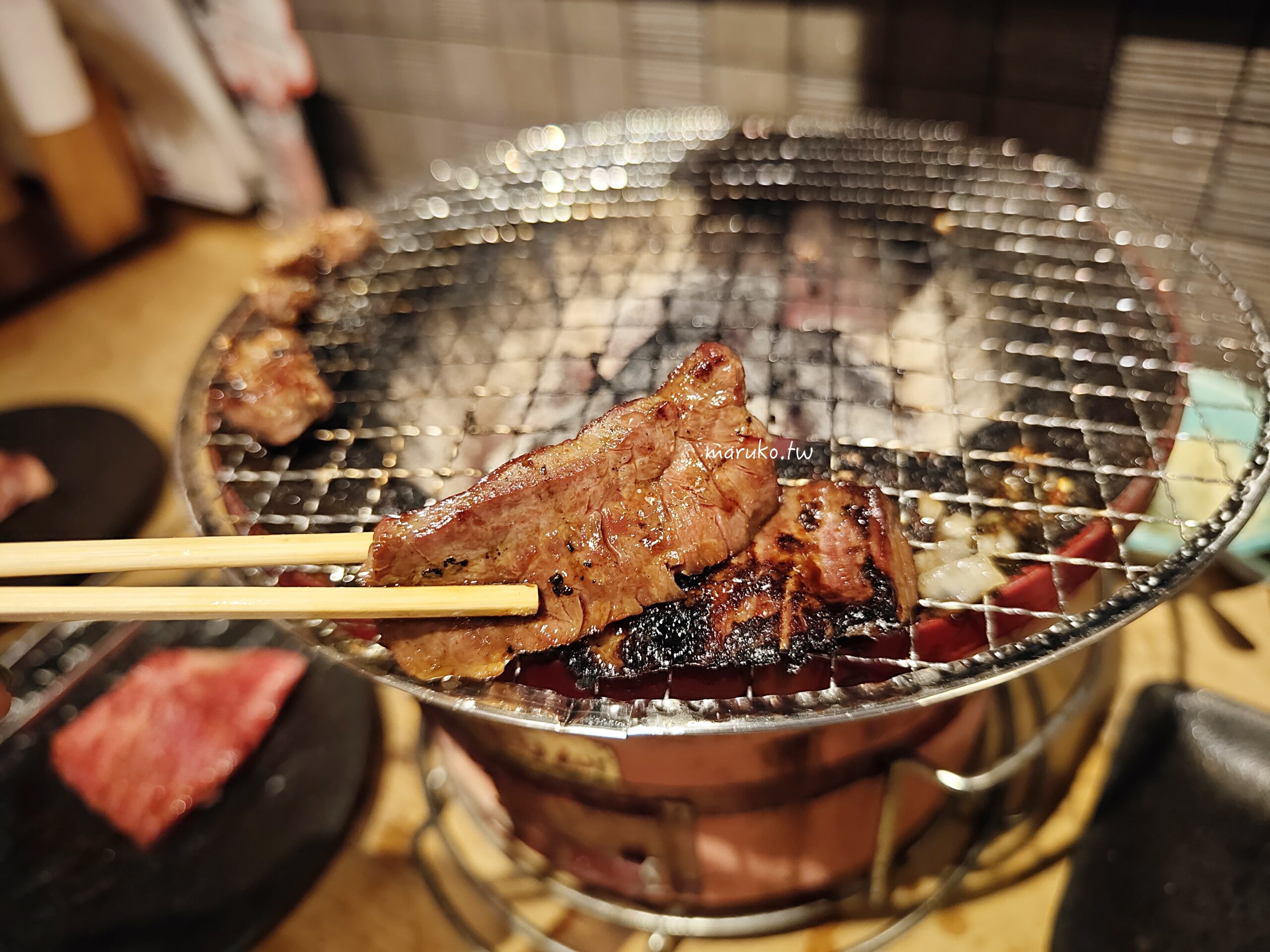 【日本岡山】焼肉ひだや(燒肉日田屋) 七輪炭火燒烤厚切黑毛和牛，外國客人友善餐廳推薦！ @Maruko(丸子)與美食有個約會