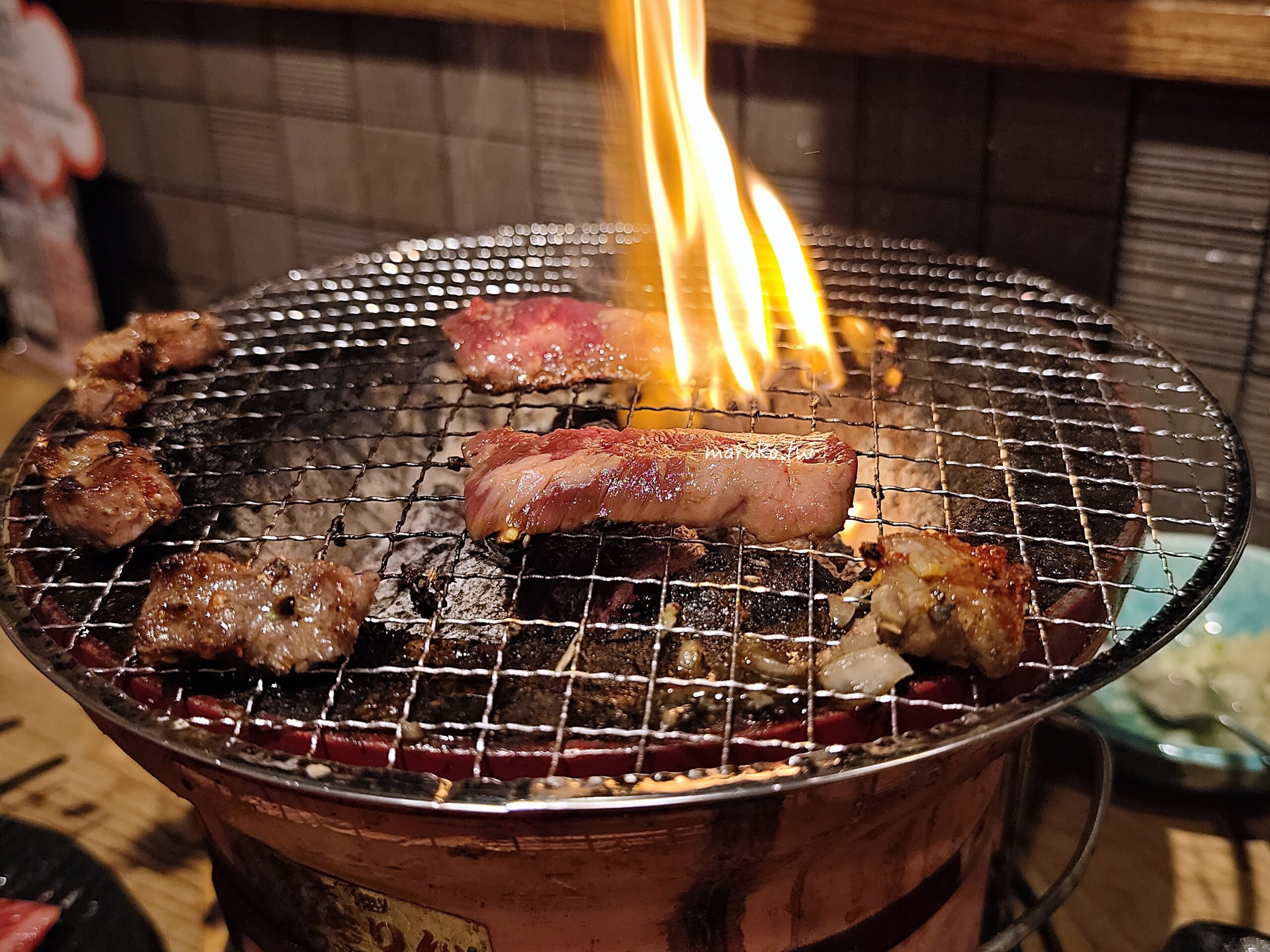 【日本岡山】焼肉ひだや(燒肉日田屋) 七輪炭火燒烤厚切黑毛和牛，外國客人友善餐廳推薦！ @Maruko(丸子)與美食有個約會