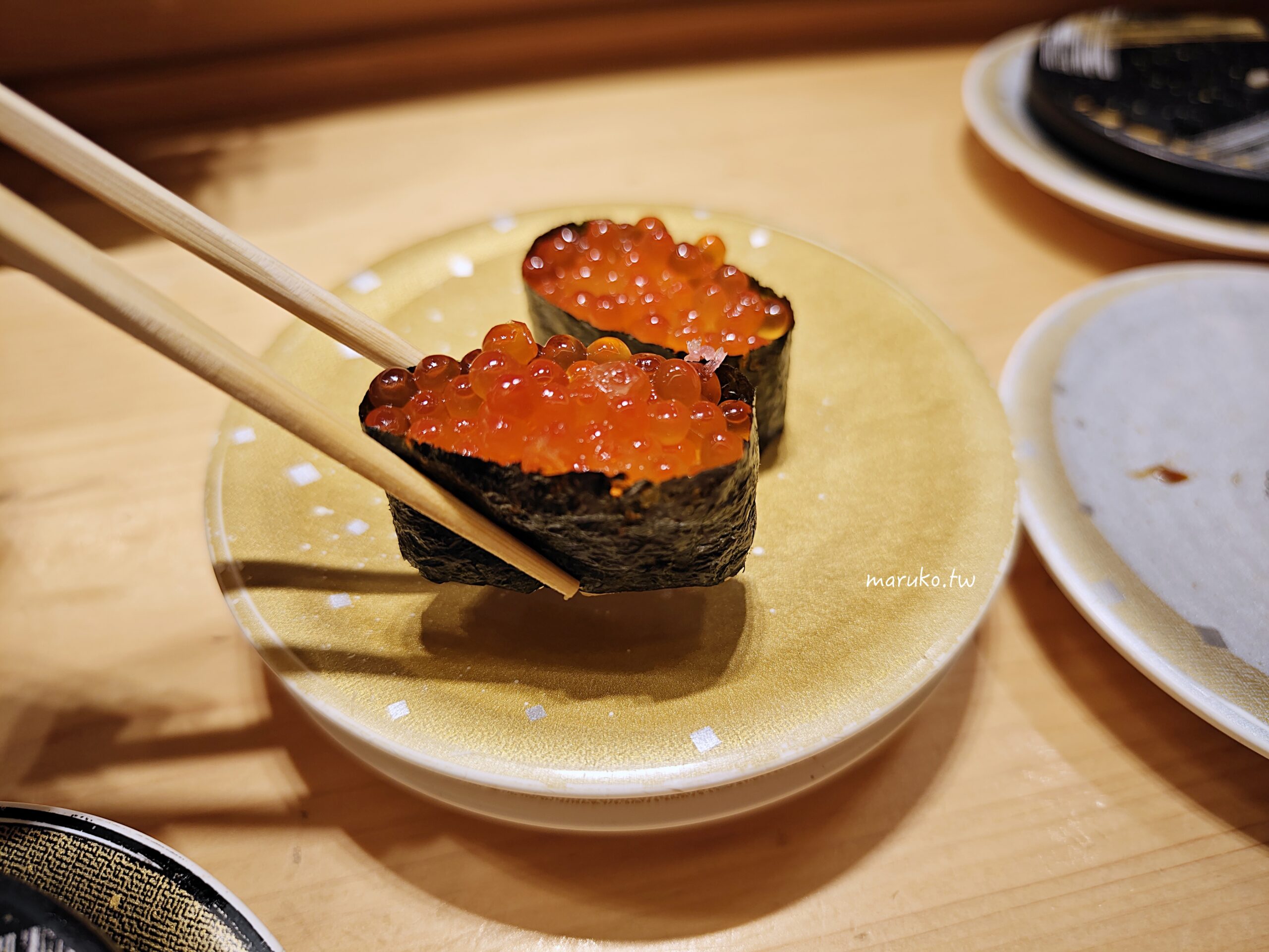 【東京】廻転鮨銀座おのでら本店  銀座分店連續4年獲得米其林二星高級壽司，表參道店迴轉壽司價格更親民！ @Maruko(丸子)與美食有個約會