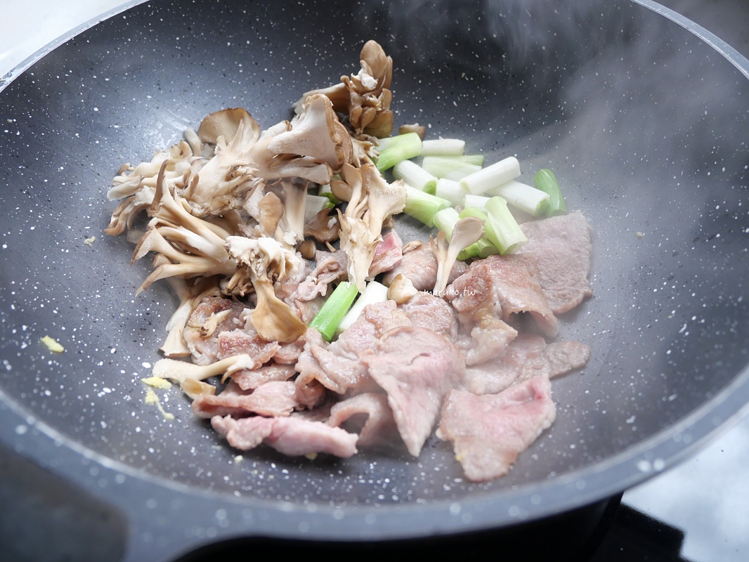 【食譜】蒜味醬燒豬肉 一次三道菜輕鬆上菜,平底鍋食譜分享! @Maruko(丸子)與美食有個約會 【食譜】蒜味醬燒豬肉 一次三道菜輕鬆上菜,平底鍋食譜分享! @Maruko(丸子)與美食有個約會