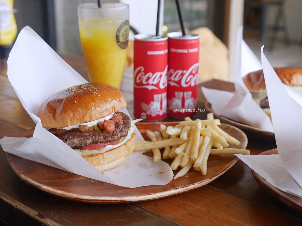 Chatan Burger Base Atabii&rsquo;s｜沖繩北谷美濱海岸年輕人最愛的漢堡店，美國村餐廳在地人推薦！ @Maruko(丸子)與美食有個約會