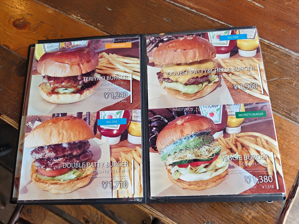 Chatan Burger Base Atabii&rsquo;s｜沖繩北谷美濱海岸年輕人最愛的漢堡店，美國村餐廳在地人推薦！ @Maruko(丸子)與美食有個約會