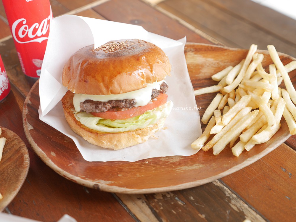 Chatan Burger Base Atabii&rsquo;s｜沖繩北谷美濱海岸年輕人最愛的漢堡店，美國村餐廳在地人推薦！ @Maruko(丸子)與美食有個約會