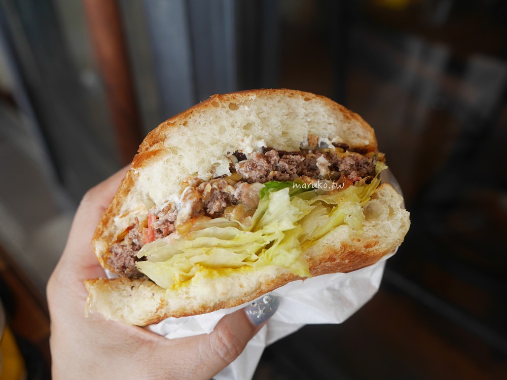 Chatan Burger Base Atabii&rsquo;s｜沖繩北谷美濱海岸年輕人最愛的漢堡店，美國村餐廳在地人推薦！ @Maruko(丸子)與美食有個約會