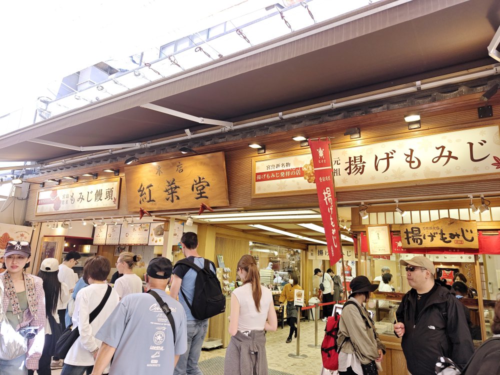 【宮島】宮島表參道商店街 紅葉燒、牡蠣屋、搭船才能到的星巴克散策，嚴島神社週邊景點推薦！ @Maruko(丸子)與美食有個約會