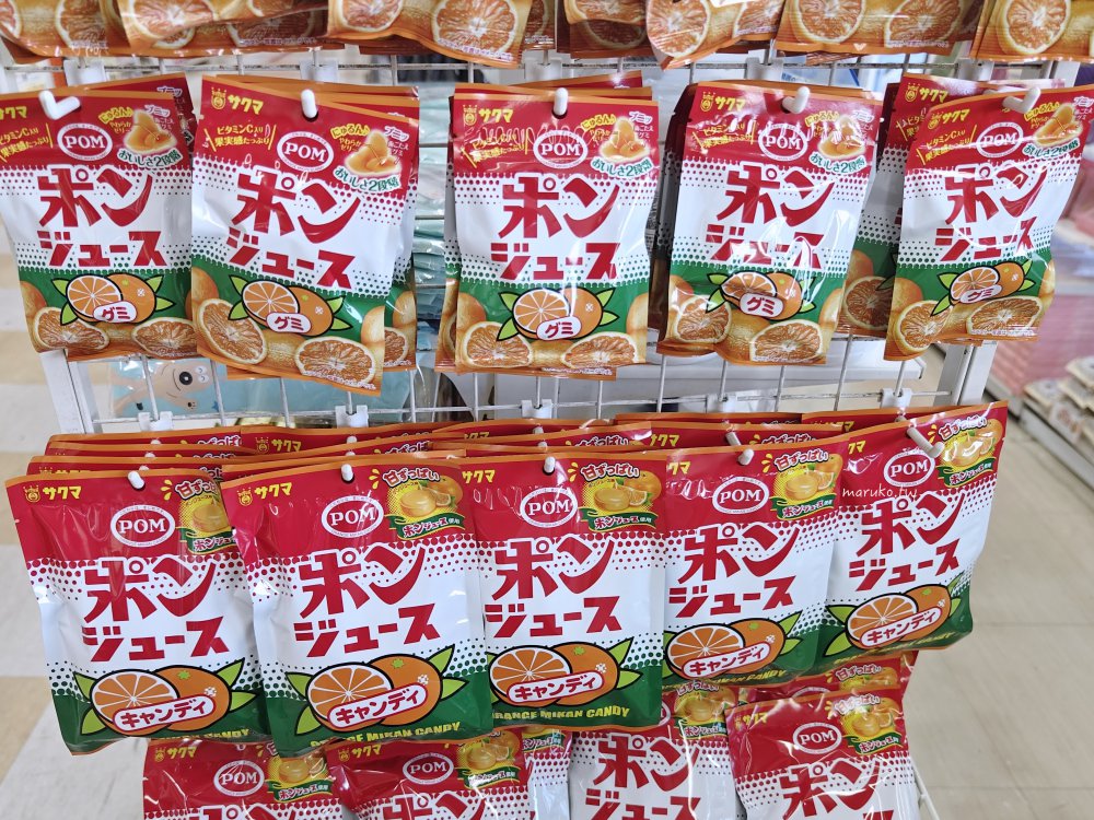 【日本超商必買】LAWSON百元有找平價伴手禮！愛媛超人氣「POM蜜柑果汁軟糖」零食推薦 @Maruko(丸子)與美食有個約會