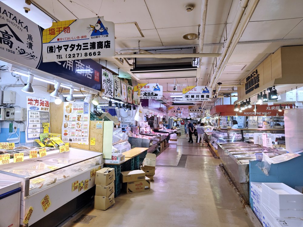 【仙台景點】仙台朝市：走進在地人的廚房！60間攤商集結，生鮮蔬果與海鮮熟食必吃攻略 @Maruko(丸子)與美食有個約會