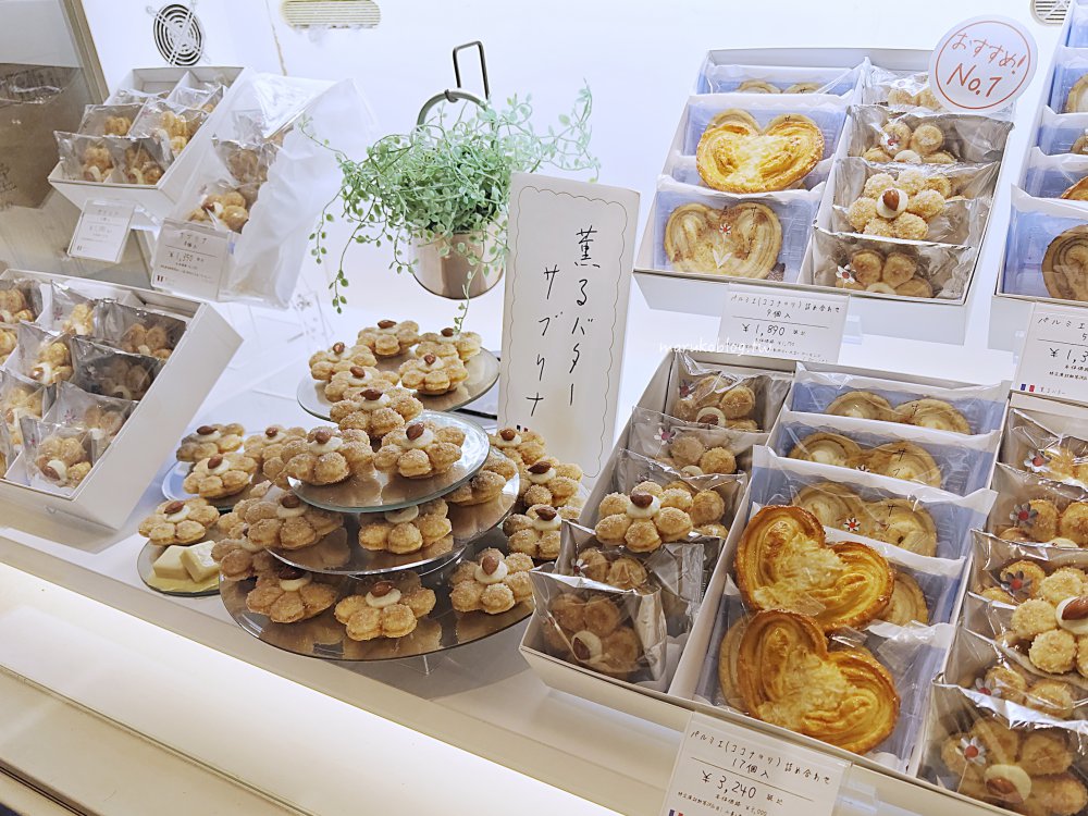 東京伴手禮「薫るバターSabrina」砂糖奶油花朵千層,AUDREY 花束餅乾姐妹店 @Maruko(丸子)與美食有個約會 東京伴手禮「薫るバターSabrina」砂糖奶油花朵千層,AUDREY 花束餅乾姐妹店 @Maruko(丸子)與美食有個約會