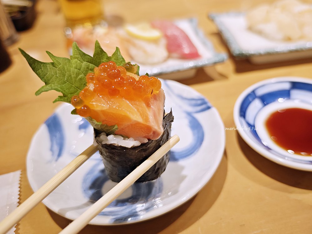 【福岡美食】大阪爆紅名店「すし酒場さしす」壽司酒場，必吃超浮誇爆量鮭魚卵豪華捲！ @Maruko(丸子)與美食有個約會