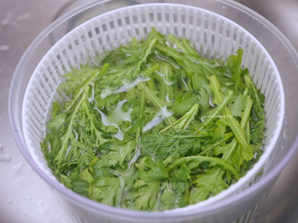 山茼蒿食譜「涼拌雞肉沙拉」不只能煮湯,日式生菜沙拉這樣做清爽又開胃! @Maruko(丸子)與美食有個約會 山茼蒿食譜「涼拌雞肉沙拉」不只能煮湯,日式生菜沙拉這樣做清爽又開胃! @Maruko(丸子)與美食有個約會