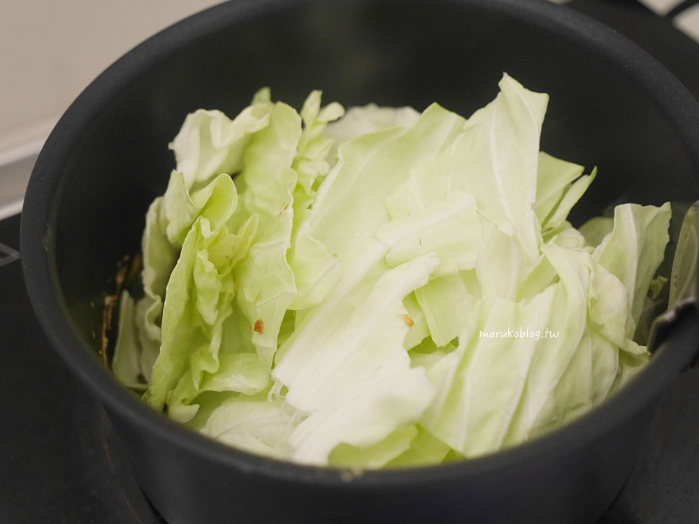 豬肉食譜「回鍋肉」炒高麗菜清脆又爽口不辣，大人小朋友一起吃！ @Maruko(丸子)與美食有個約會