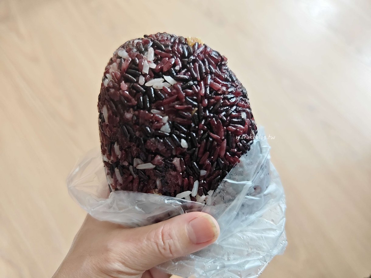 【萬華美食】本丸特製飯糰：比手掌還大！環南市場人氣早餐，在地人排隊也要吃的傳統古早味 @Maruko(丸子)與美食有個約會