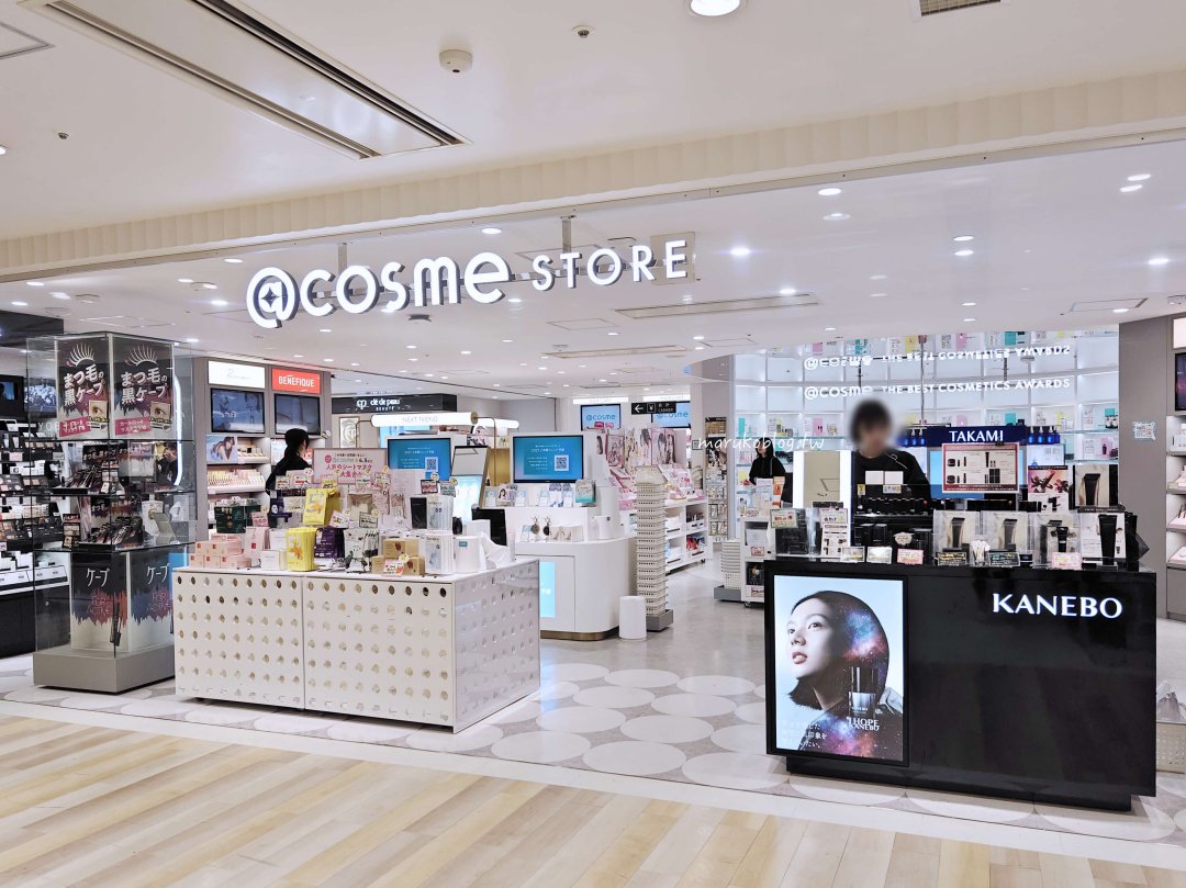 2025 最新「日本美妝 」哪裡買？女孩的天堂粉嫩系實用美妝、生活用品跟著買，可退稅！ @Maruko(丸子)與美食有個約會