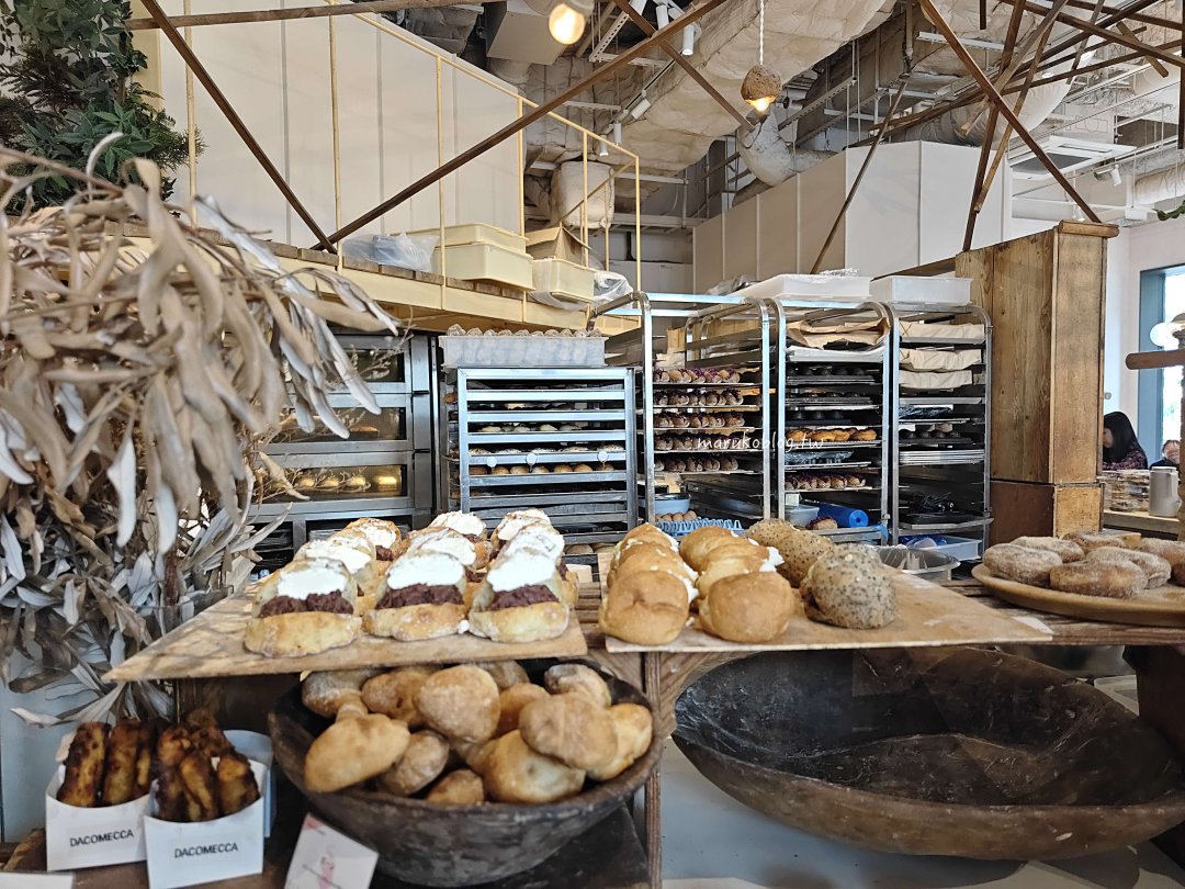 【福岡早餐推薦】DACOMECCA:博多車站超人氣排隊麵包店!必吃爆餡炭火烤香腸酸種麵包 @Maruko(丸子)與美食有個約會 【福岡早餐推薦】DACOMECCA:博多車站超人氣排隊麵包店!必吃爆餡炭火烤香腸酸種麵包 @Maruko(丸子)與美食有個約會