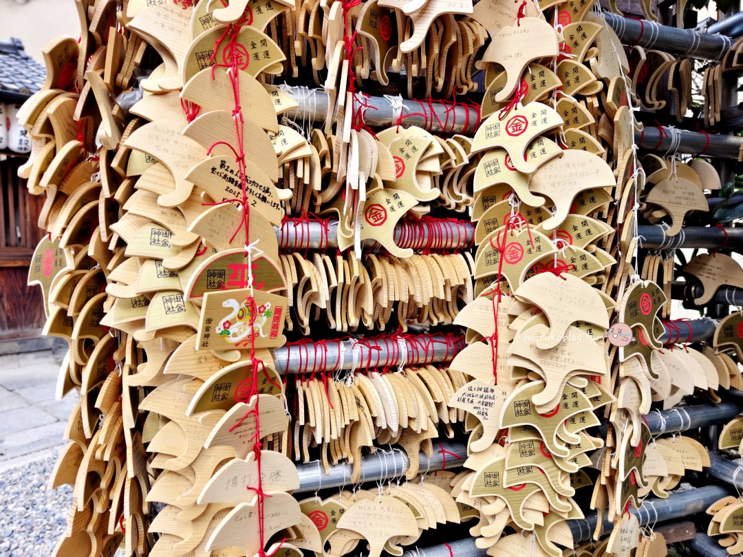 【2025京都景點推薦】金色鳥居・御金神社｜求財必訪！銀杏御守・銀杏繪馬完整介紹 @Maruko(丸子)與美食有個約會