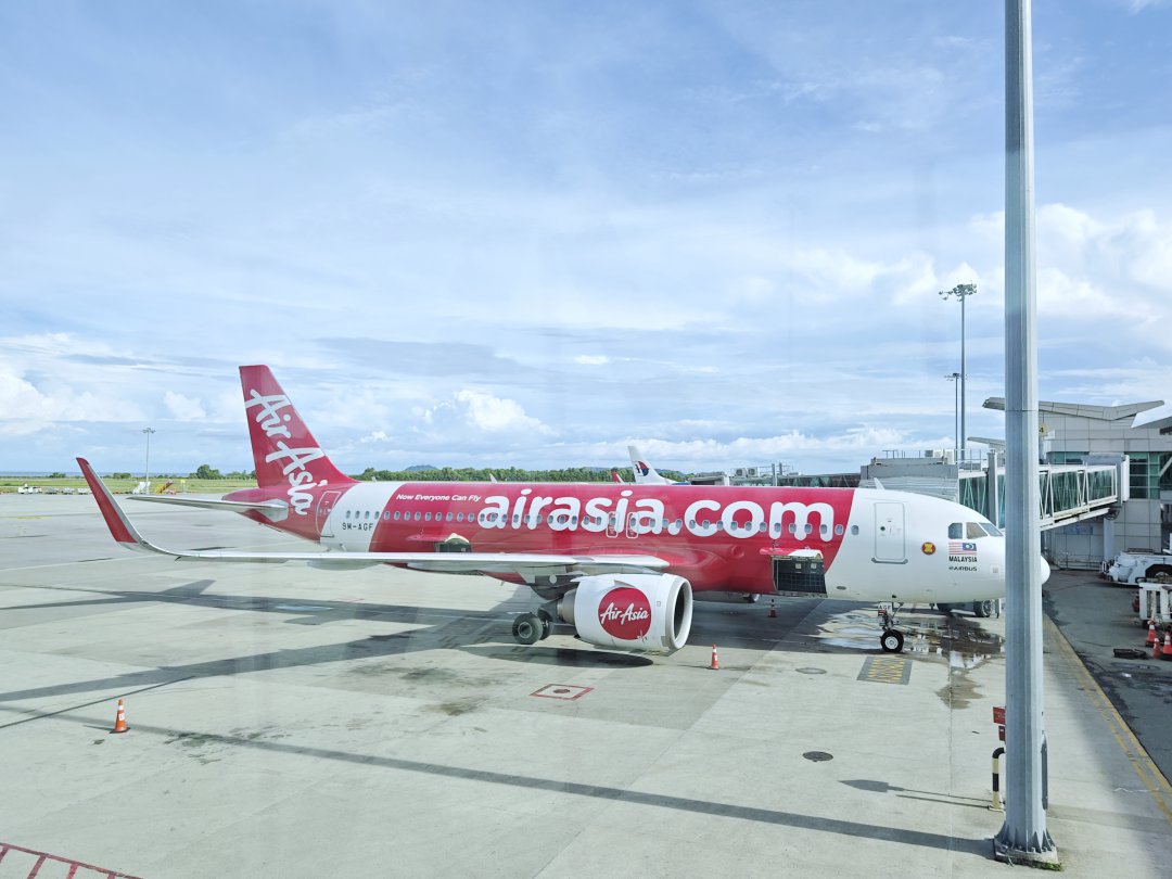 【亞庇旅遊攻略】搭乘 AirAsia 前往沙巴|航程時間、票價與機上餐體驗 @Maruko(丸子)與美食有個約會 【亞庇旅遊攻略】搭乘 AirAsia 前往沙巴|航程時間、票價與機上餐體驗 @Maruko(丸子)與美食有個約會