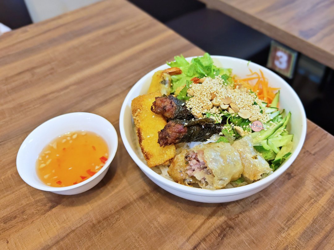 台北萬華「越有味」網友稱最頂炸春捲來自北越的家鄉菜綜合春捲乾拌米線 @Maruko(丸子)與美食有個約會 台北萬華「越有味」網友稱最頂炸春捲來自北越的家鄉菜綜合春捲乾拌米線 @Maruko(丸子)與美食有個約會