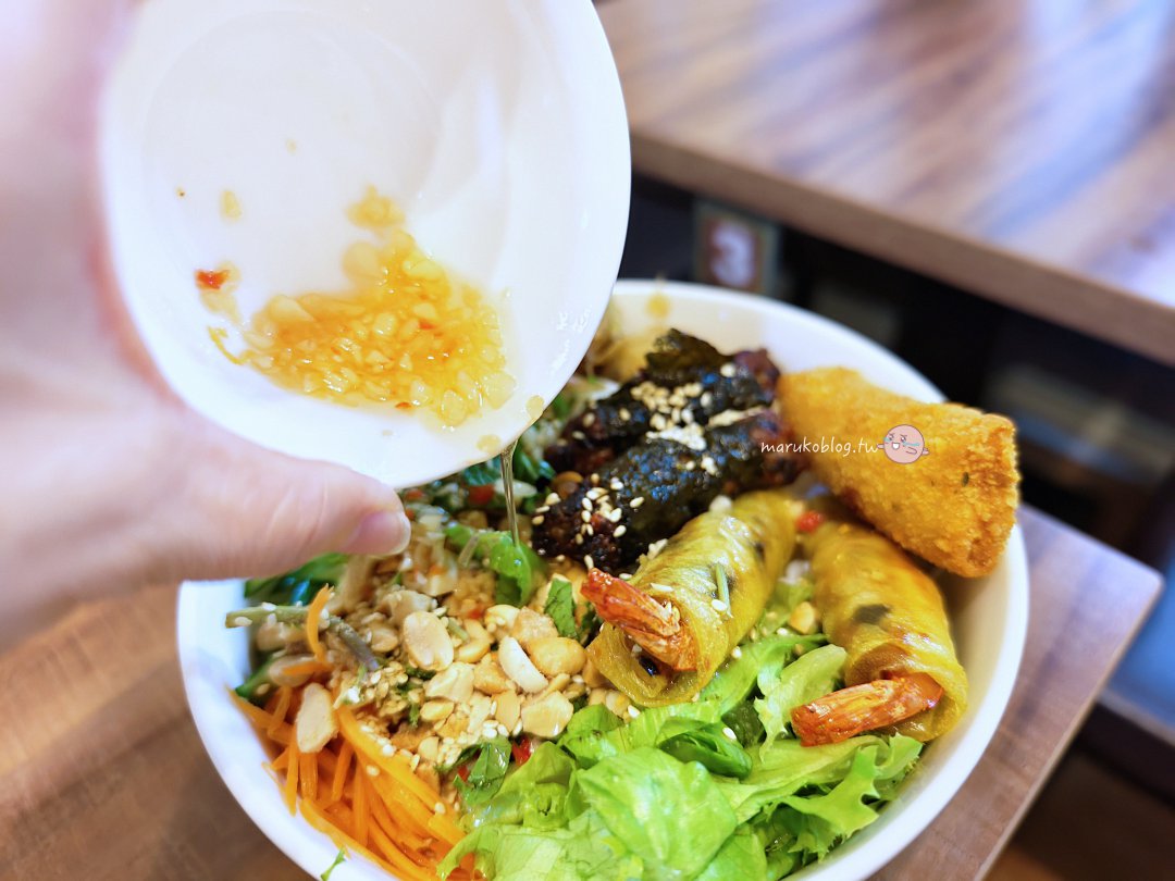 台北萬華「越有味」網友稱最頂炸春捲來自北越的家鄉菜綜合春捲乾拌米線 @Maruko(丸子)與美食有個約會 台北萬華「越有味」網友稱最頂炸春捲來自北越的家鄉菜綜合春捲乾拌米線 @Maruko(丸子)與美食有個約會