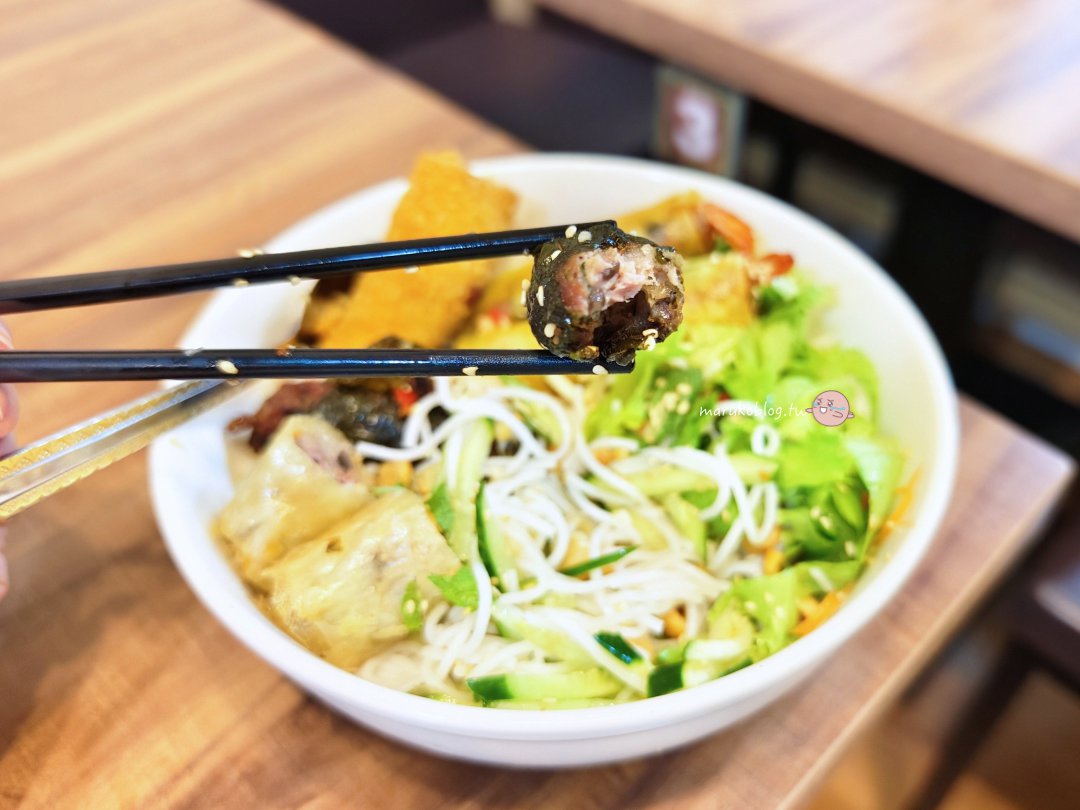 台北萬華「越有味」網友稱最頂炸春捲來自北越的家鄉菜綜合春捲乾拌米線 @Maruko(丸子)與美食有個約會 台北萬華「越有味」網友稱最頂炸春捲來自北越的家鄉菜綜合春捲乾拌米線 @Maruko(丸子)與美食有個約會