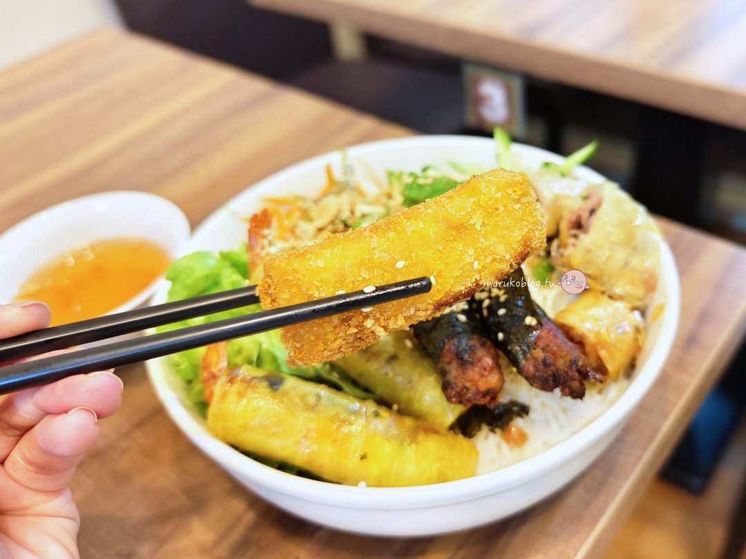 台北萬華「越有味」網友稱最頂炸春捲來自北越的家鄉菜綜合春捲乾拌米線 @Maruko(丸子)與美食有個約會 台北萬華「越有味」網友稱最頂炸春捲來自北越的家鄉菜綜合春捲乾拌米線 @Maruko(丸子)與美食有個約會