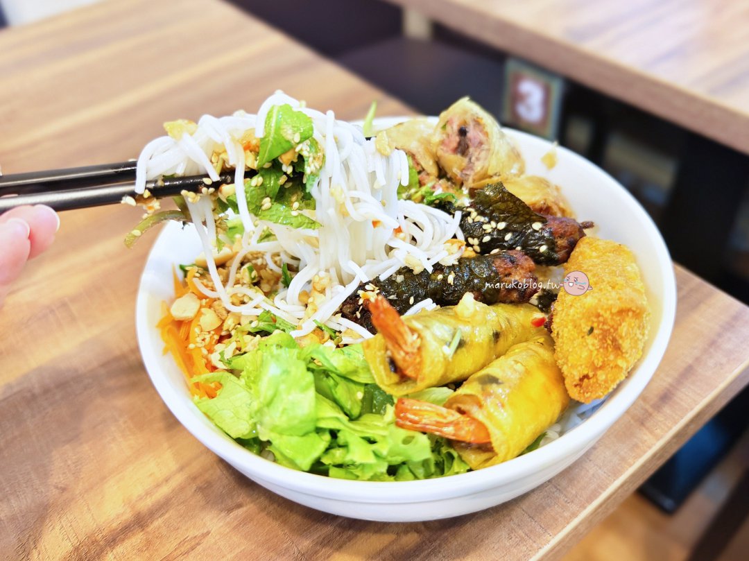 台北萬華「越有味」網友稱最頂炸春捲來自北越的家鄉菜綜合春捲乾拌米線 @Maruko(丸子)與美食有個約會 台北萬華「越有味」網友稱最頂炸春捲來自北越的家鄉菜綜合春捲乾拌米線 @Maruko(丸子)與美食有個約會