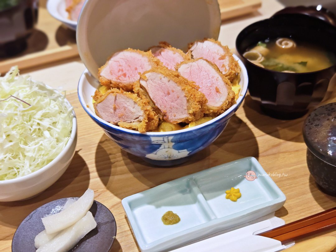 かつ丼屋勝急來自日本三重縣的人氣炸豬排丼｜產地直送食材 &times; 低溫熟成究好豬 &times; 極厚棒腰內肉鬆軟又香脆｜台北Dream Plaza夢廣場美食推薦 @Maruko(丸子)與美食有個約會