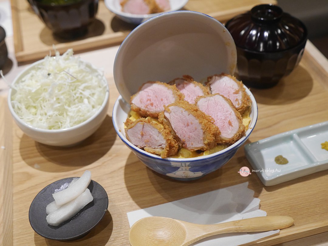 かつ丼屋勝急來自日本三重縣的人氣炸豬排丼｜產地直送食材 &times; 低溫熟成究好豬 &times; 極厚棒腰內肉鬆軟又香脆｜台北Dream Plaza夢廣場美食推薦 @Maruko(丸子)與美食有個約會
