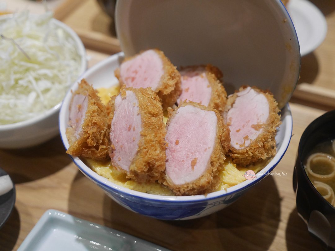 かつ丼屋勝急來自日本三重縣的人氣炸豬排丼｜產地直送食材 &times; 低溫熟成究好豬 &times; 極厚棒腰內肉鬆軟又香脆｜台北Dream Plaza夢廣場美食推薦 @Maruko(丸子)與美食有個約會
