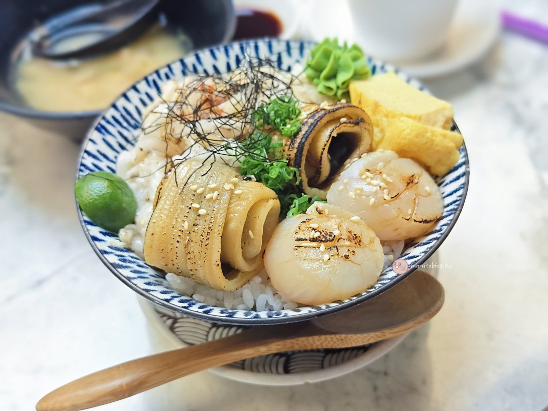 【屏東東港美食】黑鮪魚季必吃！華僑市場「守席海鮮丼」大份量、超實惠的澎湃海鮮丼推薦 @Maruko(丸子)與美食有個約會