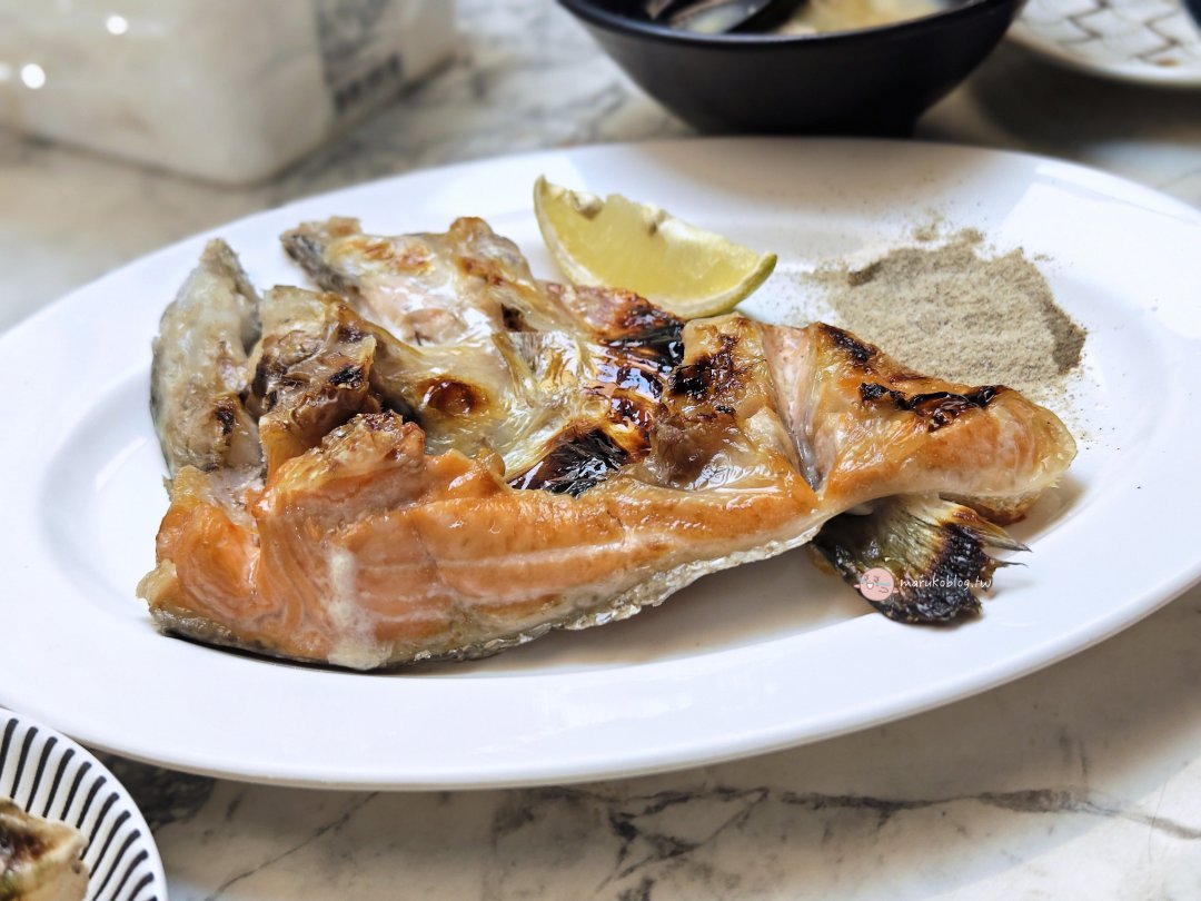 【屏東東港美食】黑鮪魚季必吃！華僑市場「守席海鮮丼」大份量、超實惠的澎湃海鮮丼推薦 @Maruko(丸子)與美食有個約會