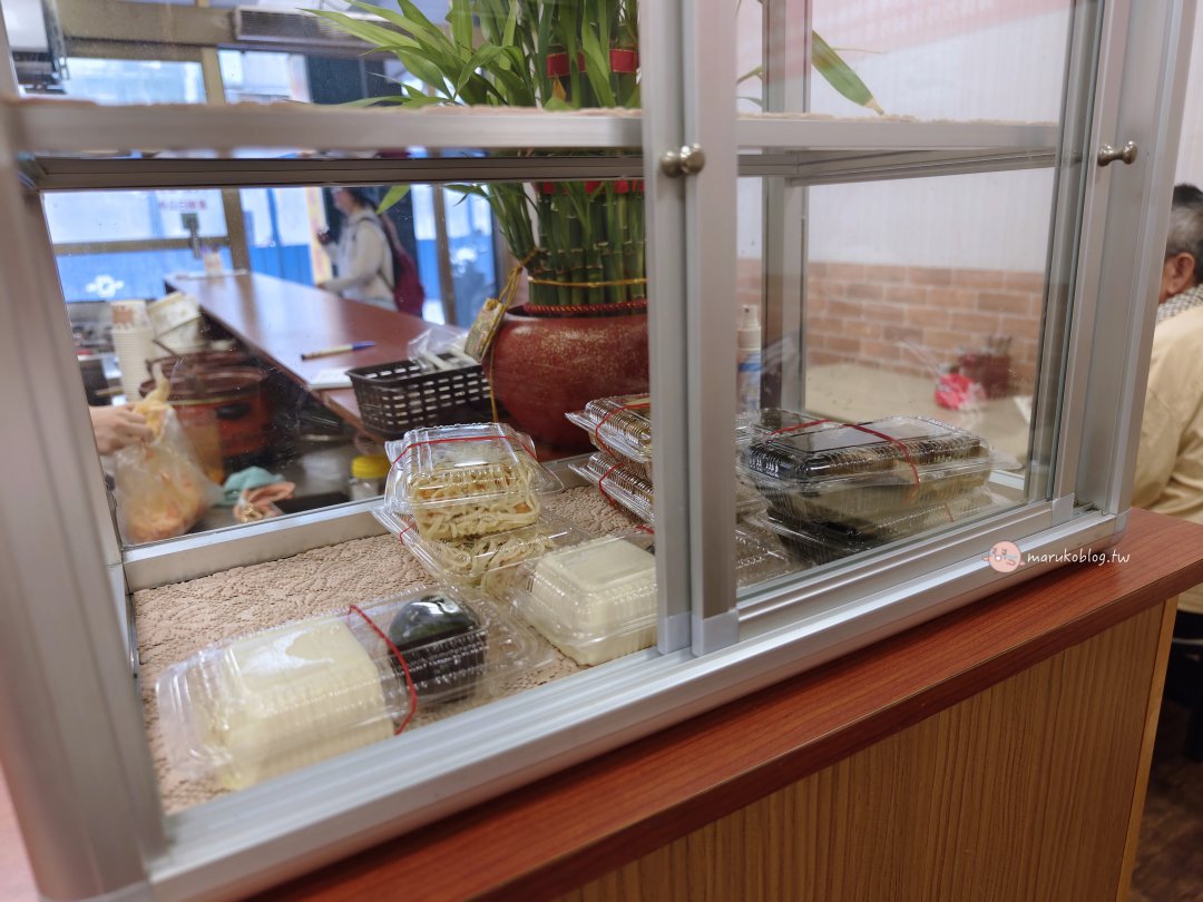 萬華美食｜桃源街老店回歸！「冠軍菜肉餛飩」不只巨無霸餛飩，雙醬麵配辣高麗菜才是老饕隱藏吃法 @Maruko(丸子)與美食有個約會