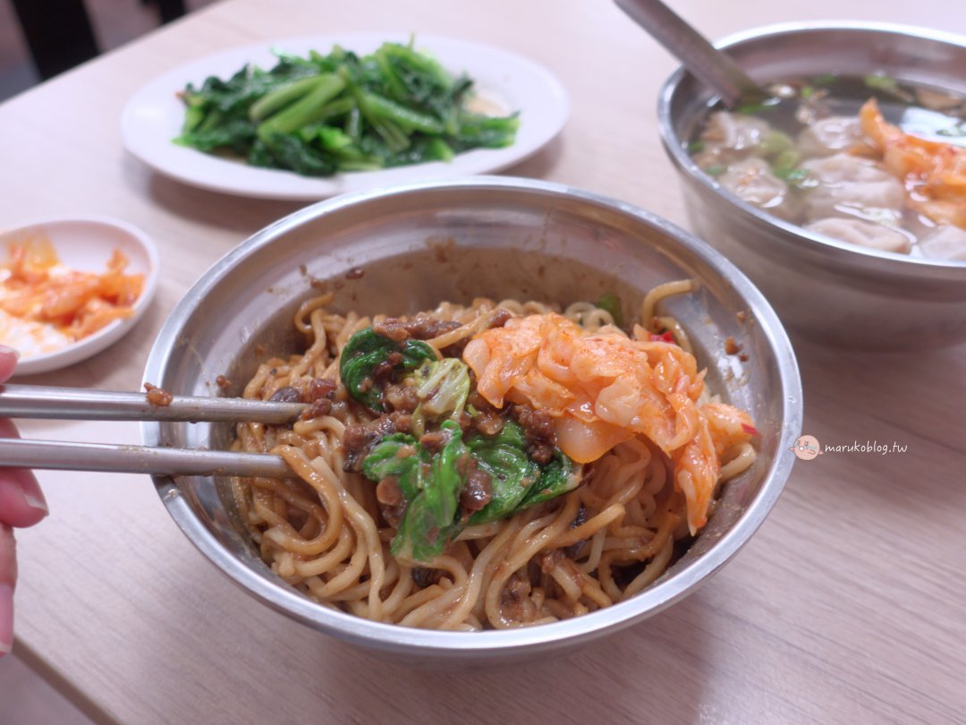 萬華美食｜桃源街老店回歸！「冠軍菜肉餛飩」不只巨無霸餛飩，雙醬麵配辣高麗菜才是老饕隱藏吃法 @Maruko(丸子)與美食有個約會