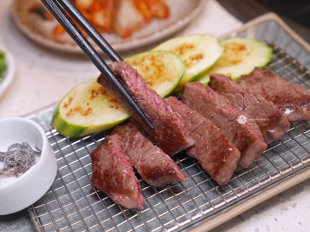 台北燒肉推薦【四時輕燒肉概念屋】：獨家控溫烹調鎖住肉汁，這餐讓我吃飽卻不罪惡！ @Maruko(丸子)與美食有個約會