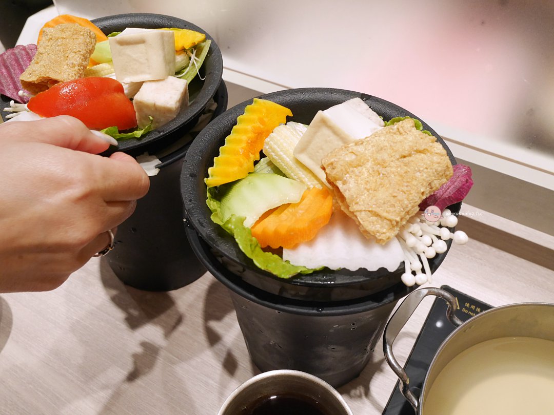 【台北火鍋推薦】小尚品精制鍋物錦西店：海陸雙享超澎湃，開二鍋送肉盤的高 CP 值首選 @Maruko(丸子)與美食有個約會