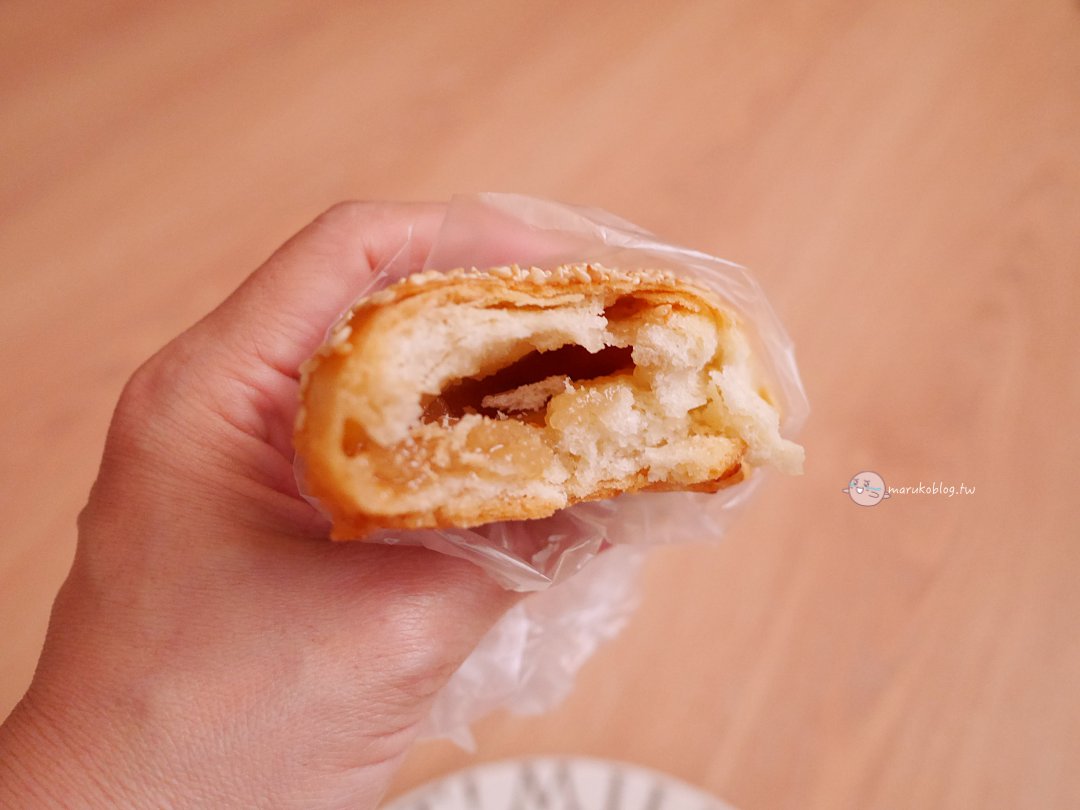 萬華美食｜小李子燒餅舖：隱身雙和市場巷弄！手工炭烤「朝牌餅」加蛋，在地人的排隊早餐。 @Maruko(丸子)與美食有個約會