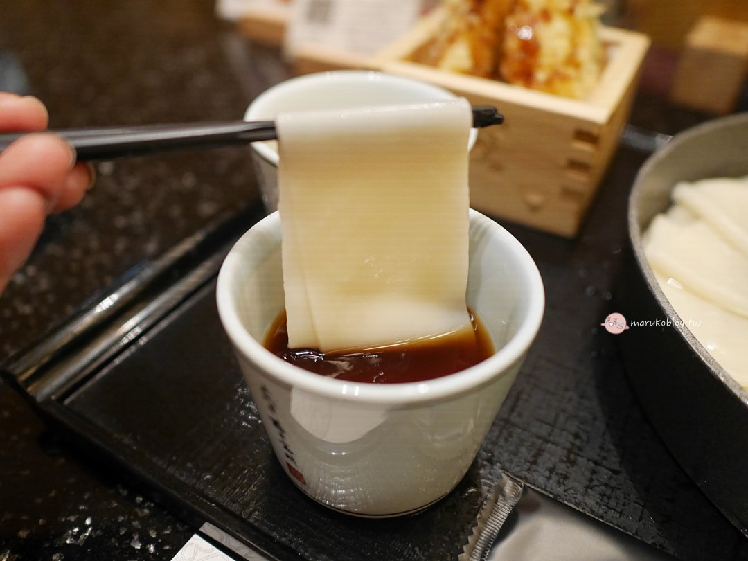 【羽田機場美食】連續三年日本冠軍！五代目花山烏龍麵，超震撼5公分鬼寬麵與必拍萌狸貓碗 @Maruko(丸子)與美食有個約會