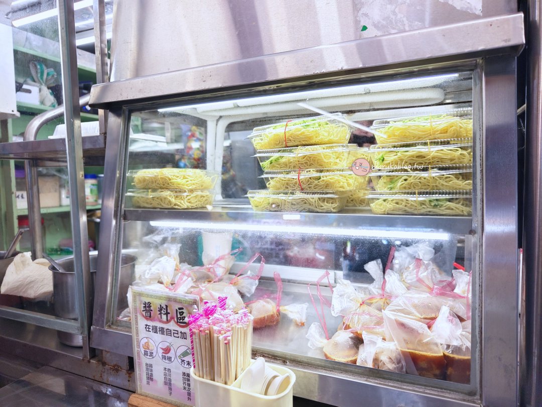 三重宵夜|三和夜市「府城涼麵」:一碗讓南部人想家的純粹麻醬香,台北橋站旁的深夜推薦 @Maruko(丸子)與美食有個約會 三重宵夜|三和夜市「府城涼麵」:一碗讓南部人想家的純粹麻醬香,台北橋站旁的深夜推薦 @Maruko(丸子)與美食有個約會