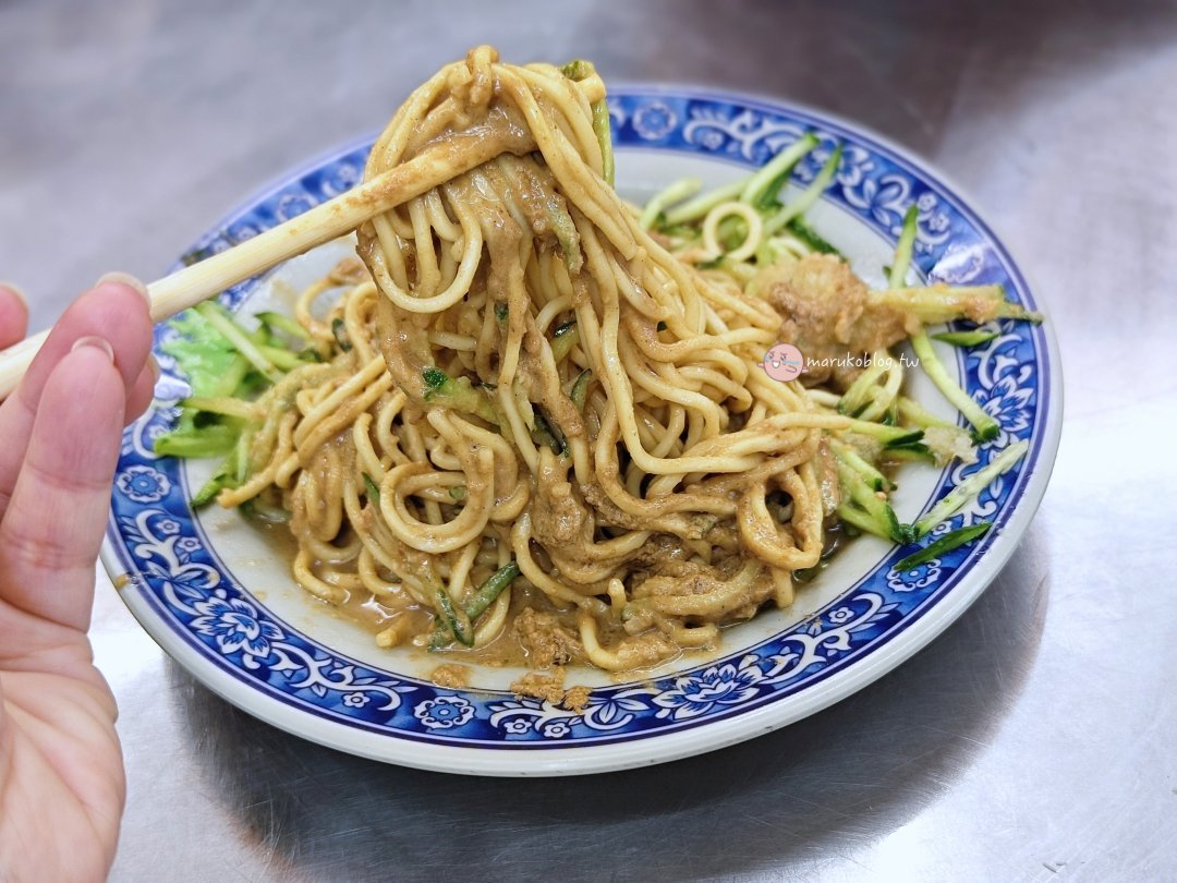 三重宵夜|三和夜市「府城涼麵」:一碗讓南部人想家的純粹麻醬香,台北橋站旁的深夜推薦 @Maruko(丸子)與美食有個約會 三重宵夜|三和夜市「府城涼麵」:一碗讓南部人想家的純粹麻醬香,台北橋站旁的深夜推薦 @Maruko(丸子)與美食有個約會