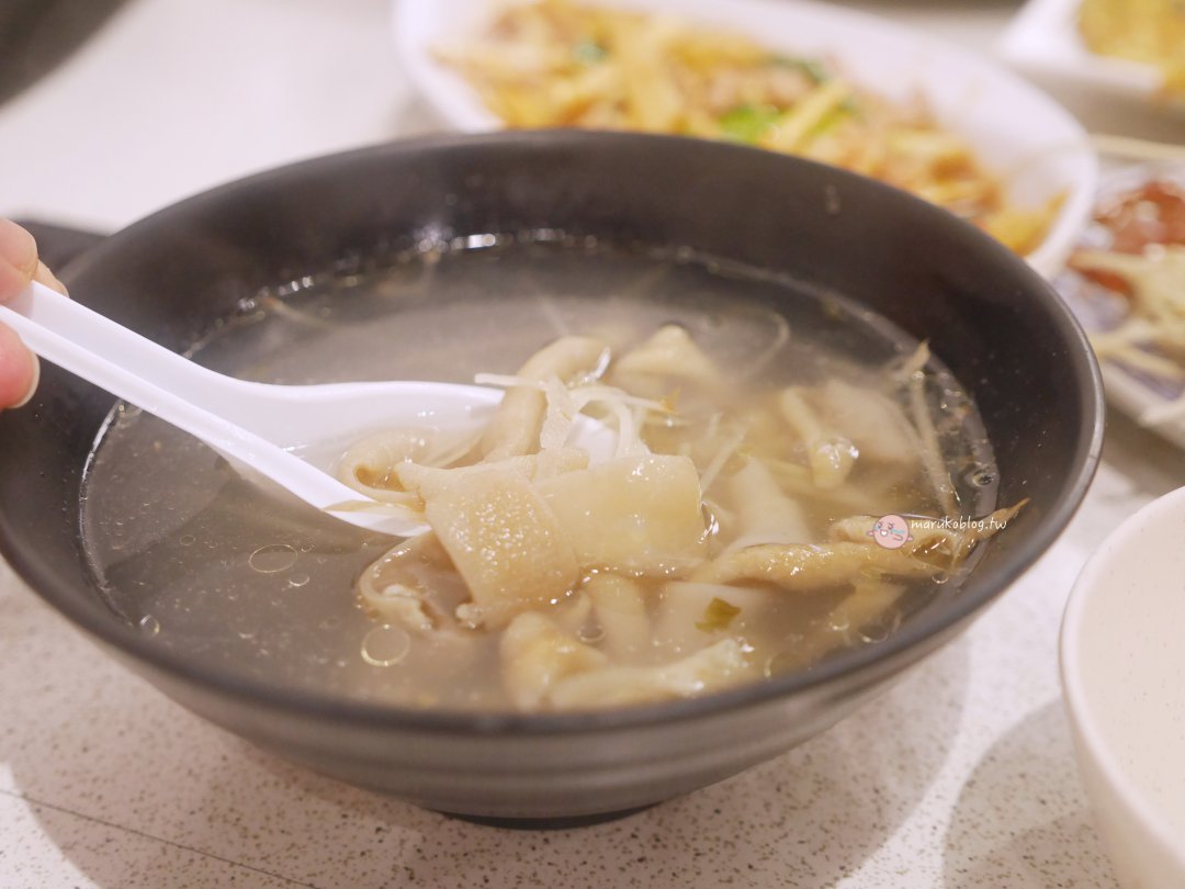 板橋美食｜鴨肉興海產 埔墘市場 50 年老店，必點煙燻鴨肉、入味炒米粉，份量驚人的高 CP 值熱炒拉！ @Maruko(丸子)與美食有個約會