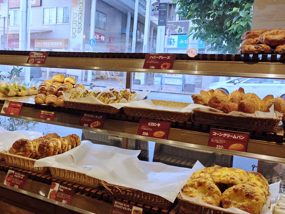 【神戶元町美食】Isuzu Bakery：80年老字號人氣麵包店，神戶人從小吃到大的香腸麵包 @Maruko(丸子)與美食有個約會