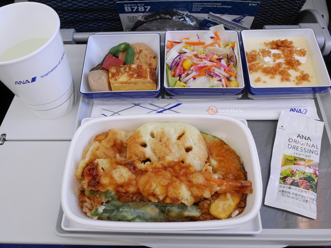 ANA 東京羽田飛台北搭乘攻略｜經濟艙座位、飛機餐、看富士山最佳座位、搭乘心得一次看 @Maruko(丸子)與美食有個約會
