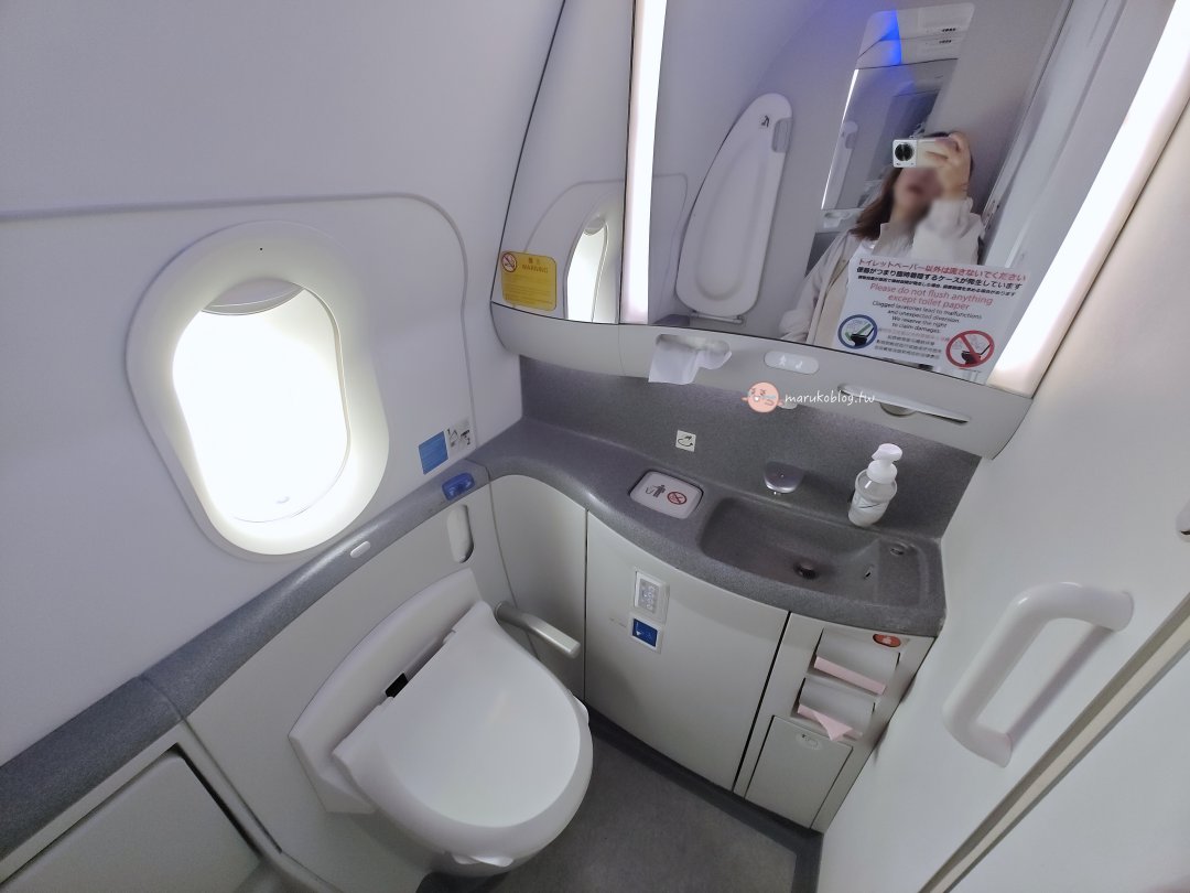 ANA 東京羽田飛台北搭乘攻略｜經濟艙座位、飛機餐、看富士山最佳座位、搭乘心得一次看 @Maruko(丸子)與美食有個約會