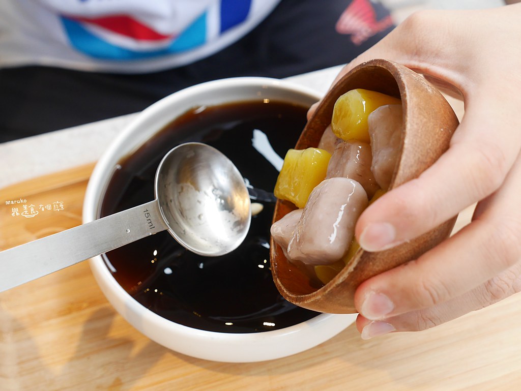 【台北美食】八時神仙草(松菸店)｜純萃嫩仙草微甜涼爽芋圓超大顆 @Maruko(丸子)與美食有個約會